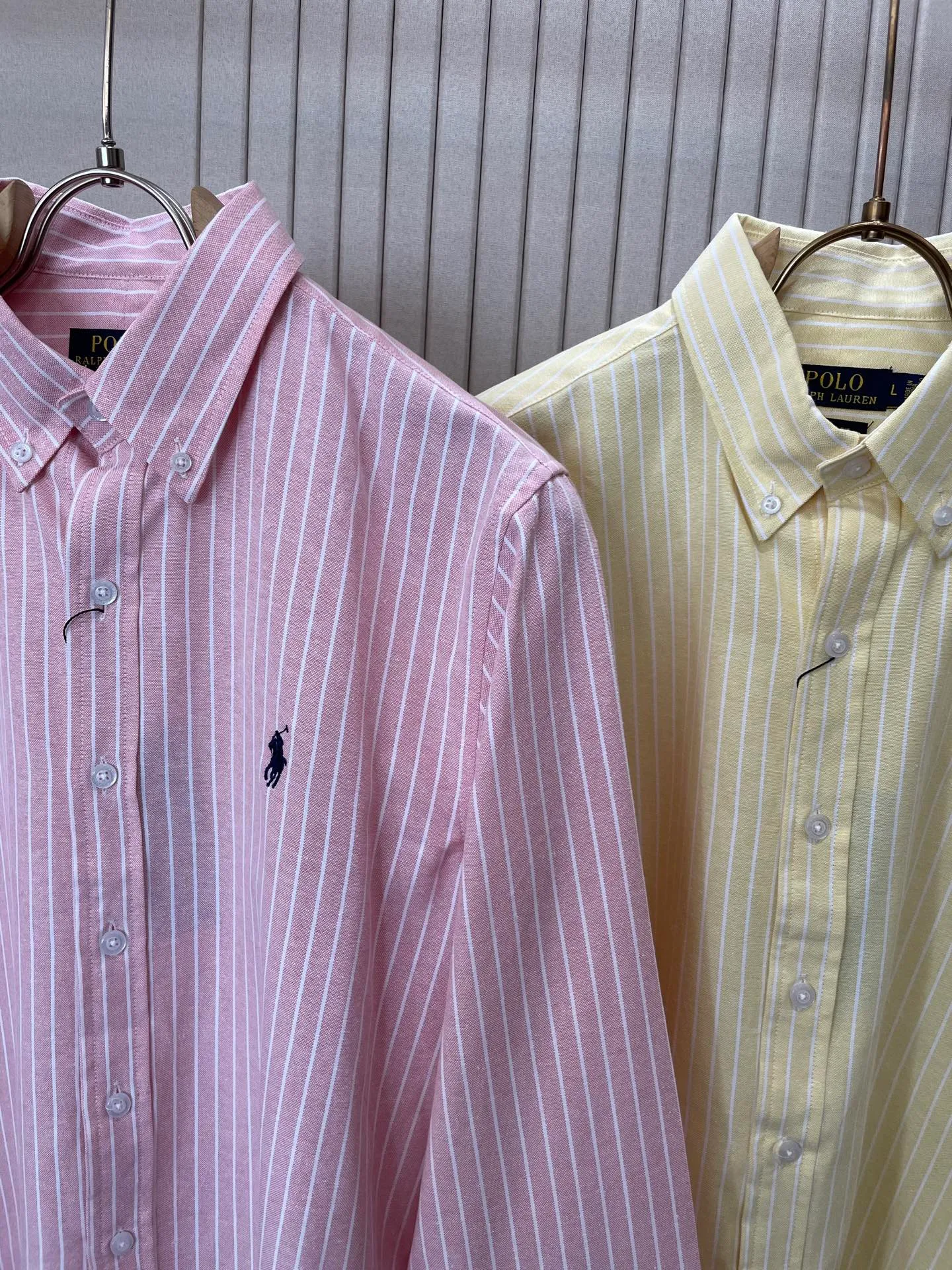 P220 🌸🌸🌸 POLO Ralph Lauren [High Quality] Classic shirt! The classic casual shirt made of pure cotton Oxford cloth has a unique design. It has a simple, clean and classic silhouette design. It is a versatile style that can be switched at will. The fabric feels soft and delicate, highly breathable, and is close to the skin and comfortable to wear. It can be worn alone as an inner layer. Its versatile performance is beyond your imagination! The upper body of the ready-to-wear is simple and classic yet elegant! Size:M-XXL